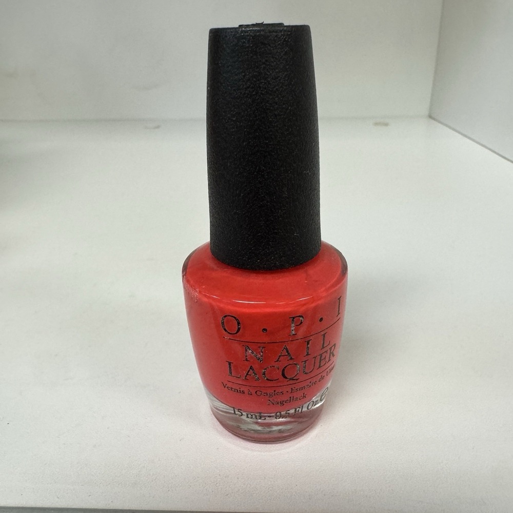 OPI Lacquer - B76-OPI on Collins Ave - 0.5oz / 15ml